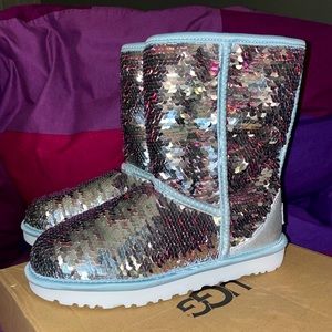 UGG Australia Classic Short Boot Silver Sequin Women's SIZE US 7